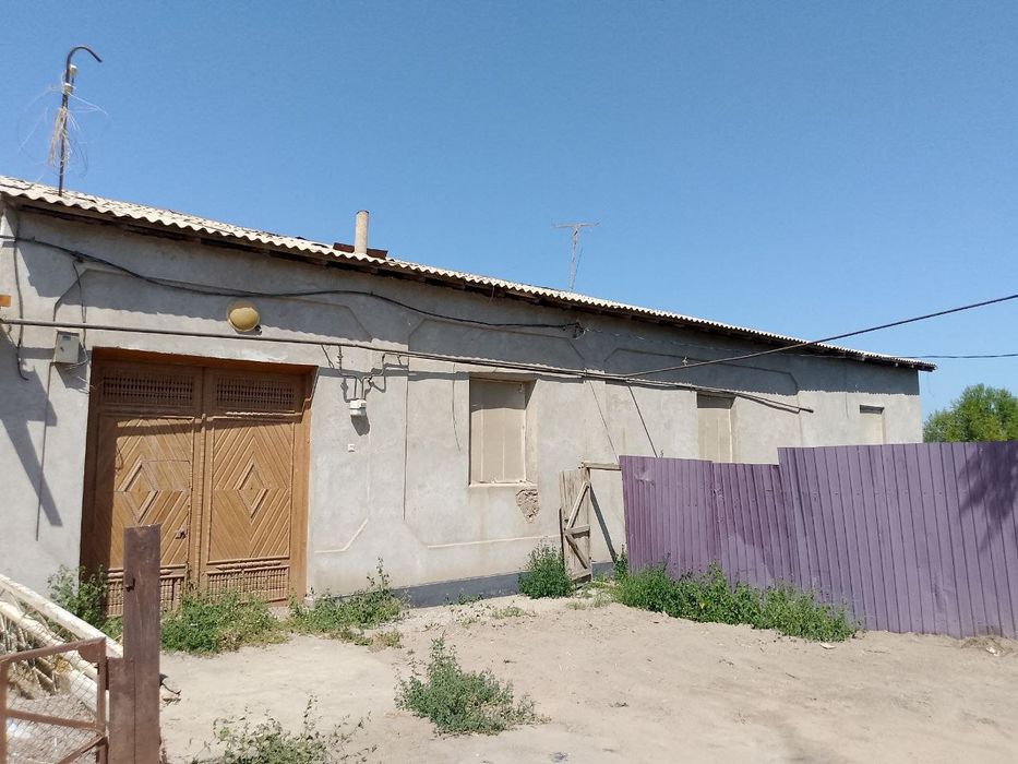 Ховлили уй сотилади