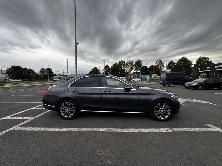 Mercedes-Benz C220