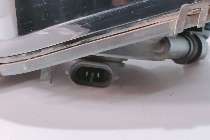 Far Ceata proiector dreapta cu defect 17003702 BMW Seria 3 E90