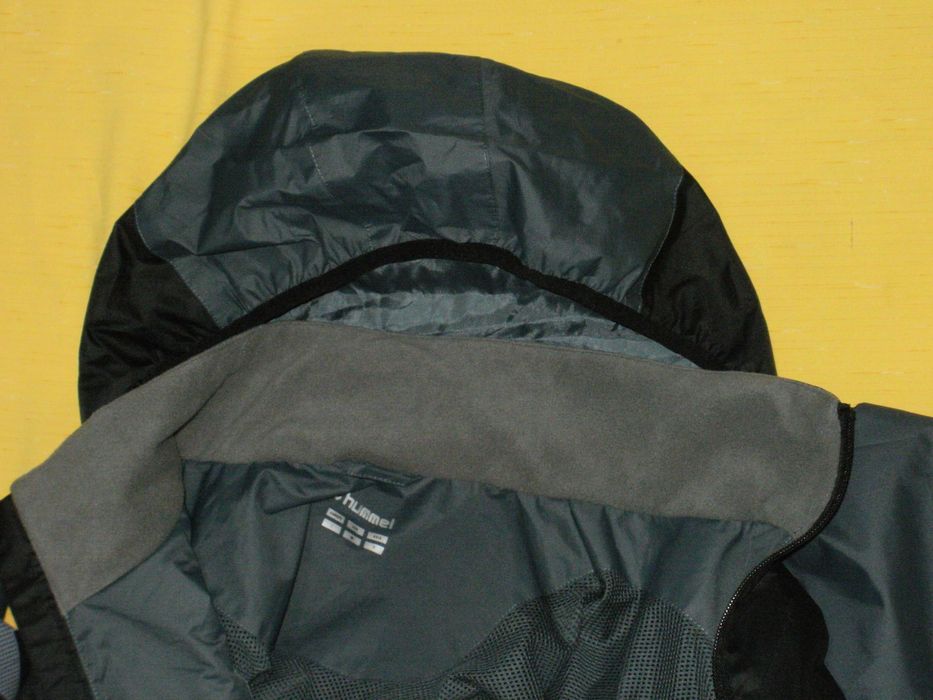 HUMMEL оригинална нова мъжка ветровка L