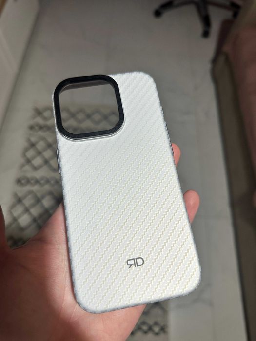 Husă Reborn Device pentru iPhone 15 Pro - Albă, Nouă