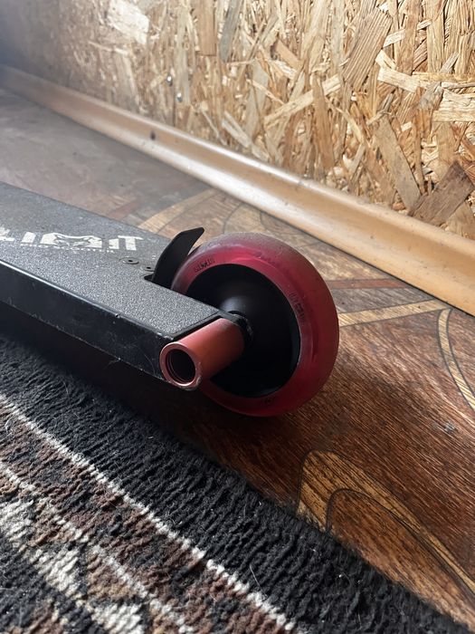 Трюковой самокат Limit LMT70