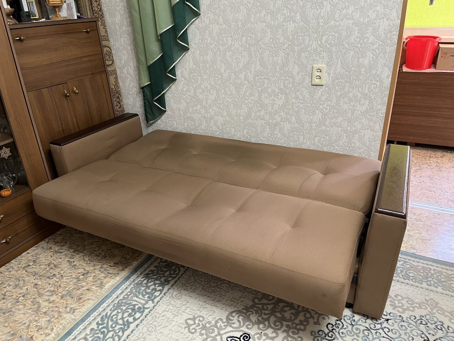 Продается Диван раскладной б/у