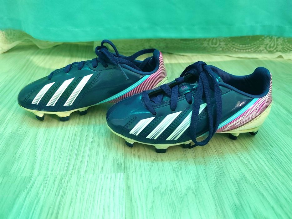 Продам бутсы фирма adidas