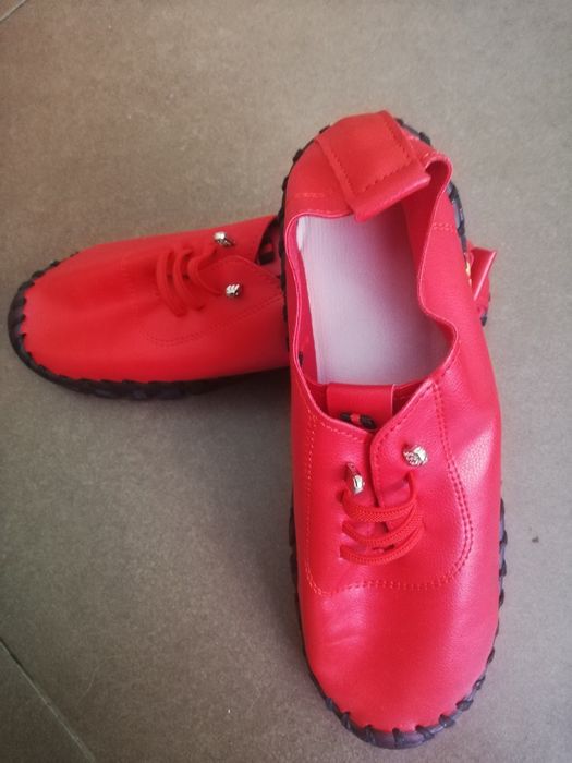 Vând pantofi și ghete din piele