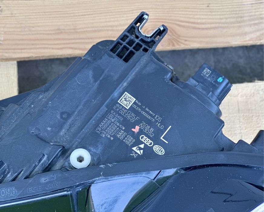 Ляв фар AUDI A7 C8 MATRIX 4K8941035F