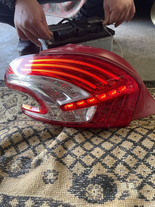 Оригинален ляв стоп за пежо 208 оборудван LED