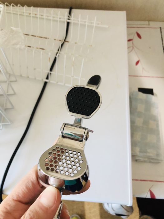 Продам чеснокодавку