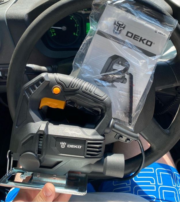 Электролобзик новый