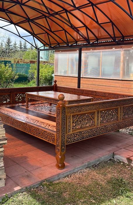 Топчан из ореха новый