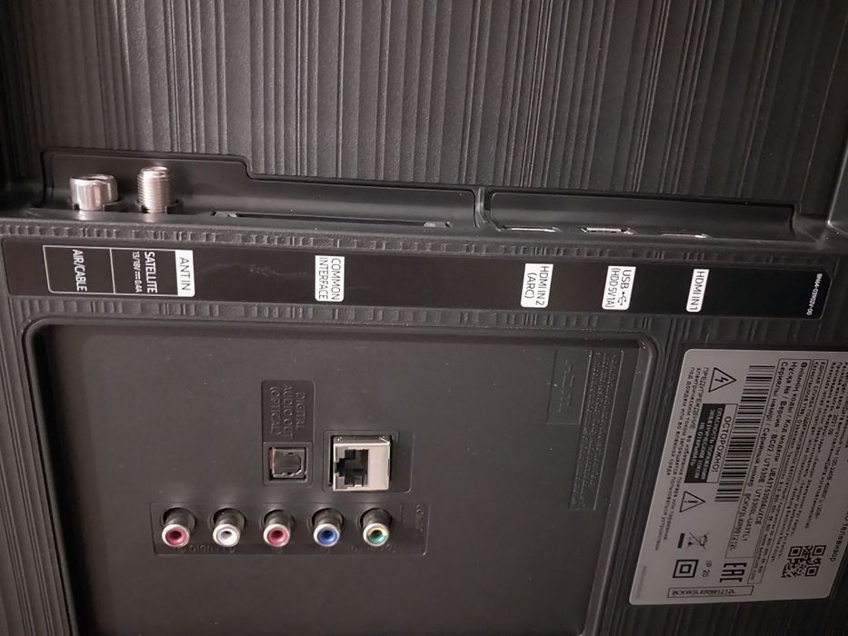 Смарт телевизор Samsung 109см оригинальный. С кронштейном