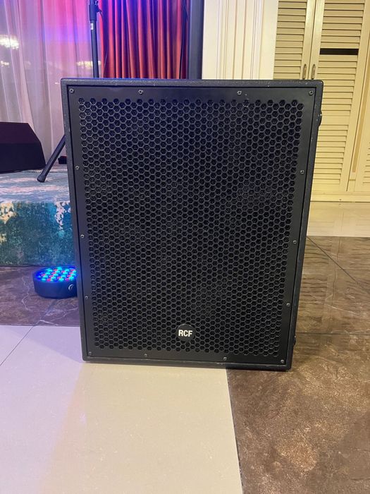 Boxe RCF Sub 8004 si RCF Hdl 20