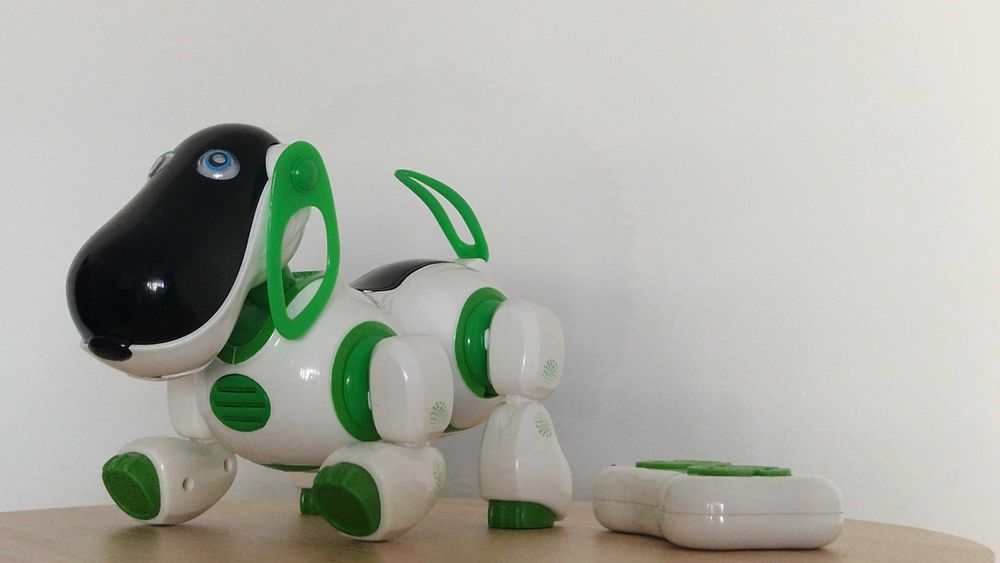 Интерактивна играчка куче с дистанционно управление  на български език