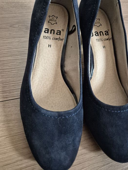 Велурени   обувки  .