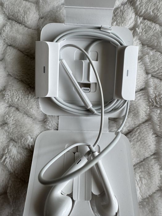 Слушалки с микрофон Apple - EarPods, Lightning Connector, бели