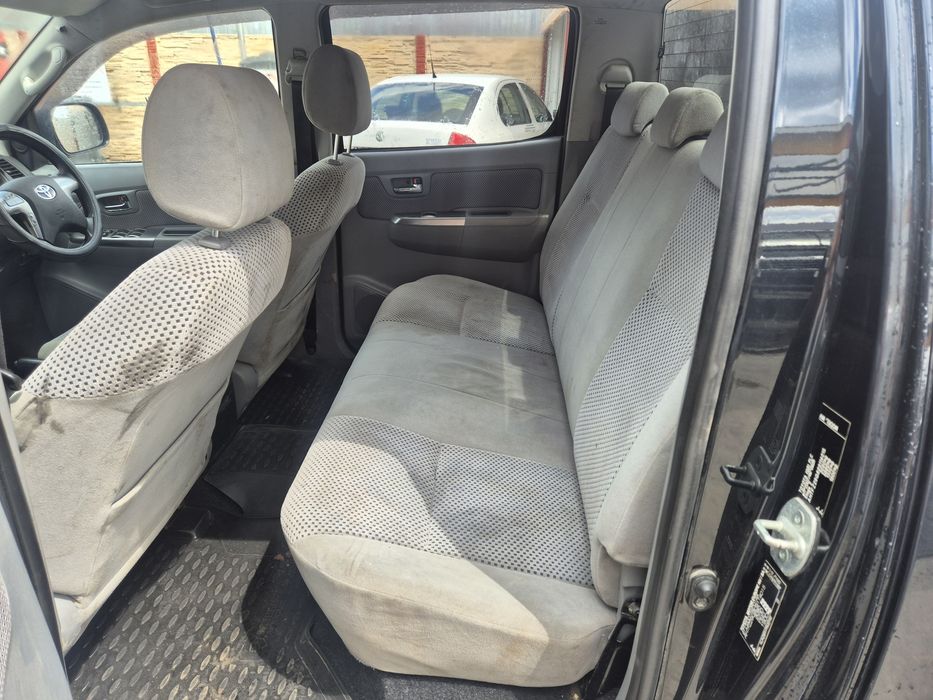 Toyota Hilux 3.0 Manuala Invincible 2015 volan dreapta