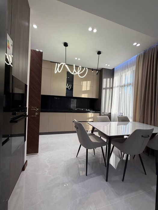 Dream House Продается 4 комнатная квартира ремонт 8-роддом