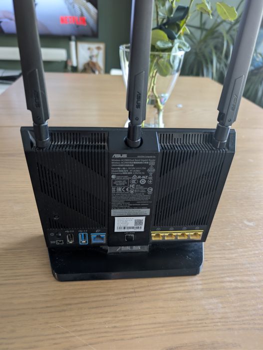Безжичен рутер ASUS RT-AC68U от висок клас