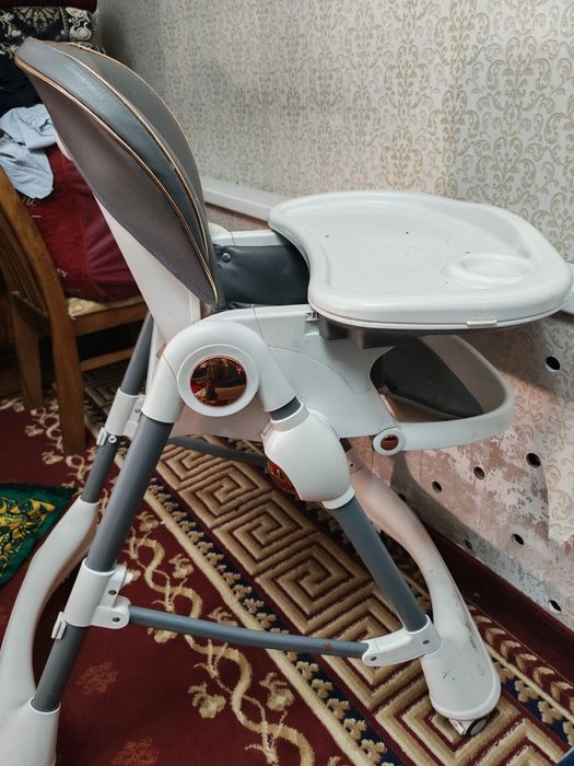 Bolalar ovqatlanish stuli