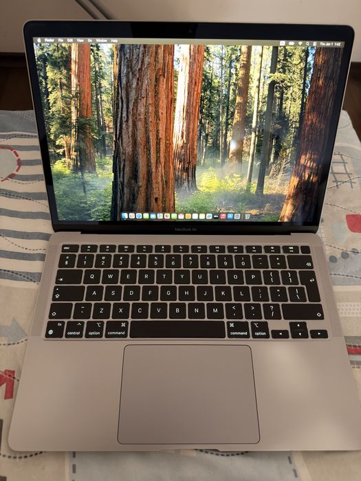 Aplle macbook air m1 and m2