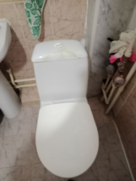 Продам унитаз и зеркало