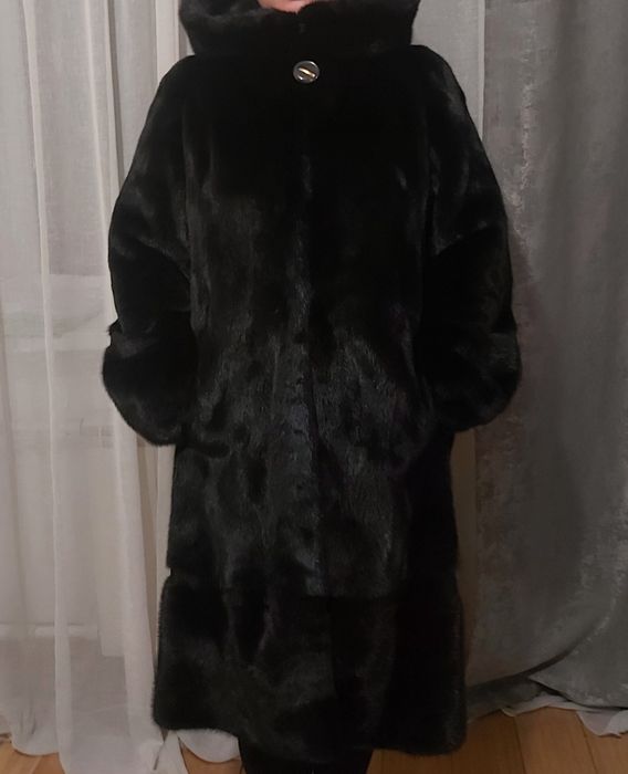 Продам шубу норка чёрный бриллиант.