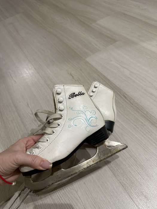 Продам коньки фигурные