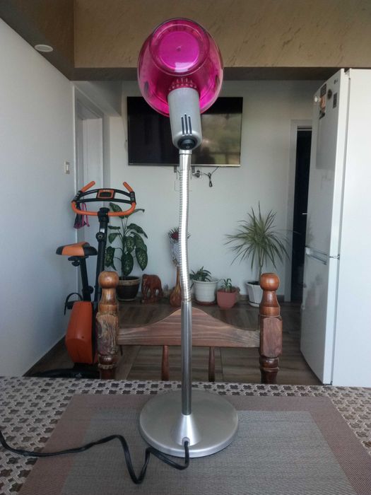 Стилна и красива ,настолналампа.