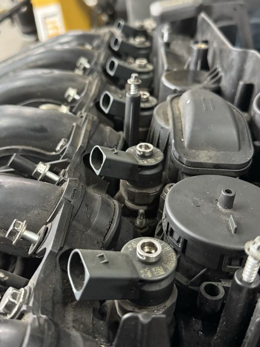 Продавам комплект 6 броя дюзи bmw за двигатели 2.5д м57  177к.с