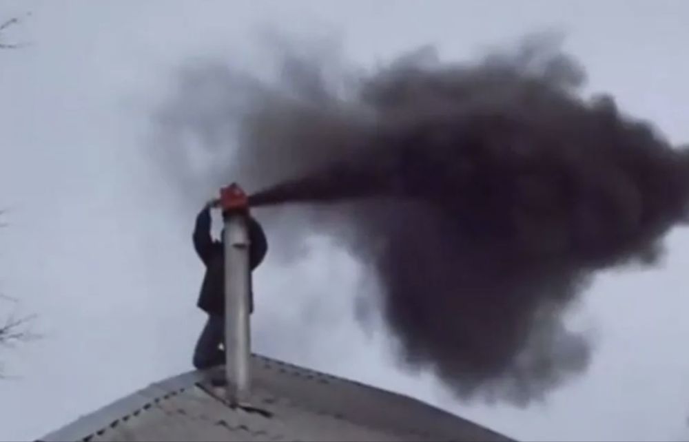 Чистка трубы дымохода