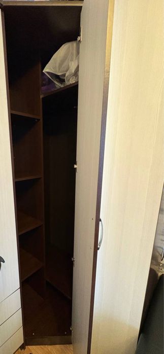 Угловой шкаф в комнату