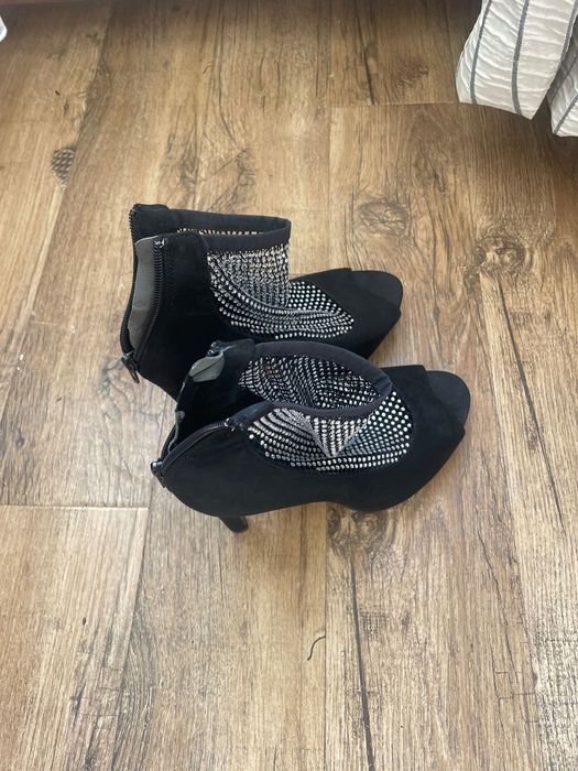 Pantofi eleganți
