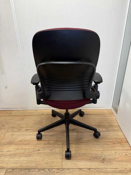 Refurbished Steelcase Leap V2 Bordeaux