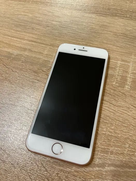 Apple iPhone 8 128GB памет Rose Gold Смартфон като нов (Отключен)