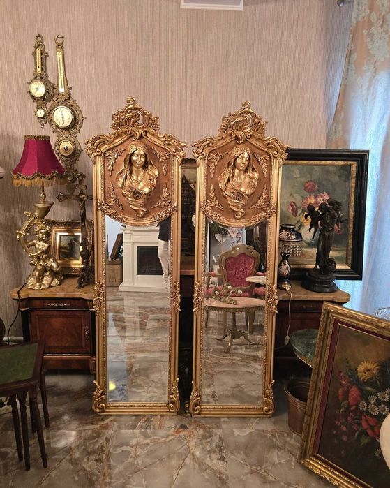 Pereche de oglinzi stilul art-nouveau.