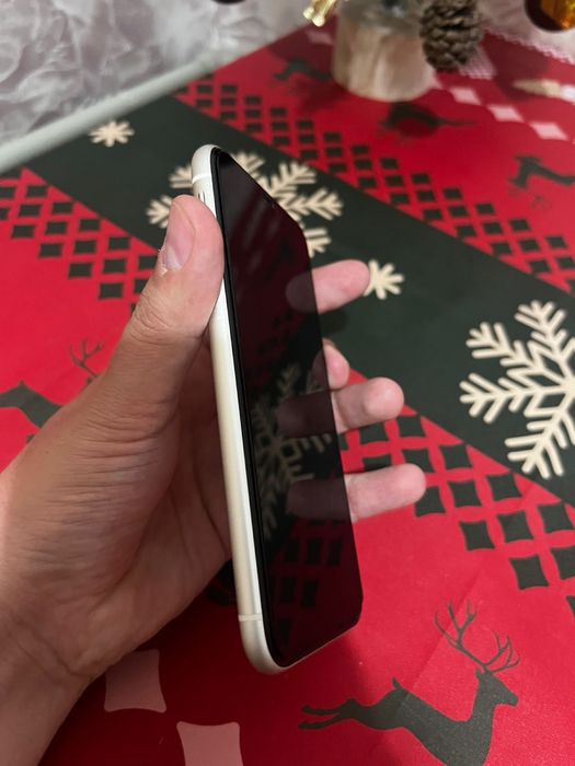 Продам Айфон 11