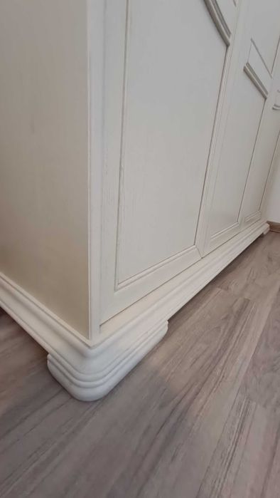 Беларусский шкаф для одежды из дерева