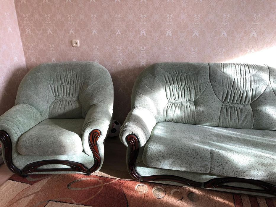 Диван с двумя креслами