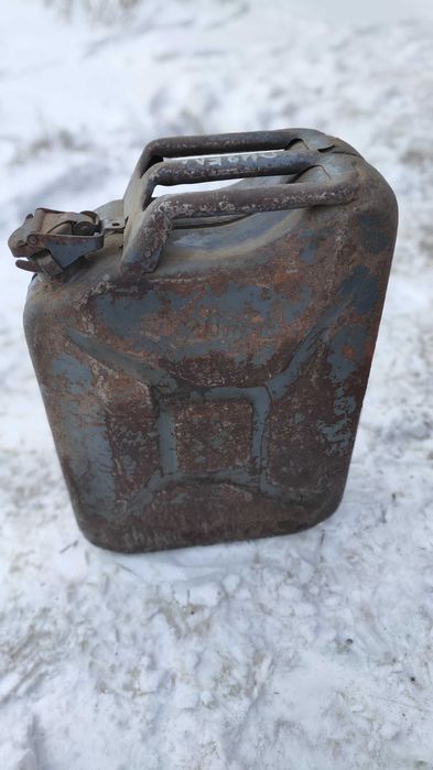 Канистры под топливо 20л