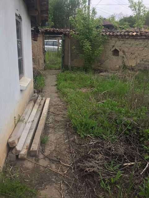 Голяма къща с голям двор в с.Татари до гр. Свищов