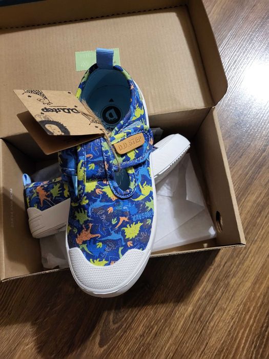 Vand incaltaminte DD Step noua