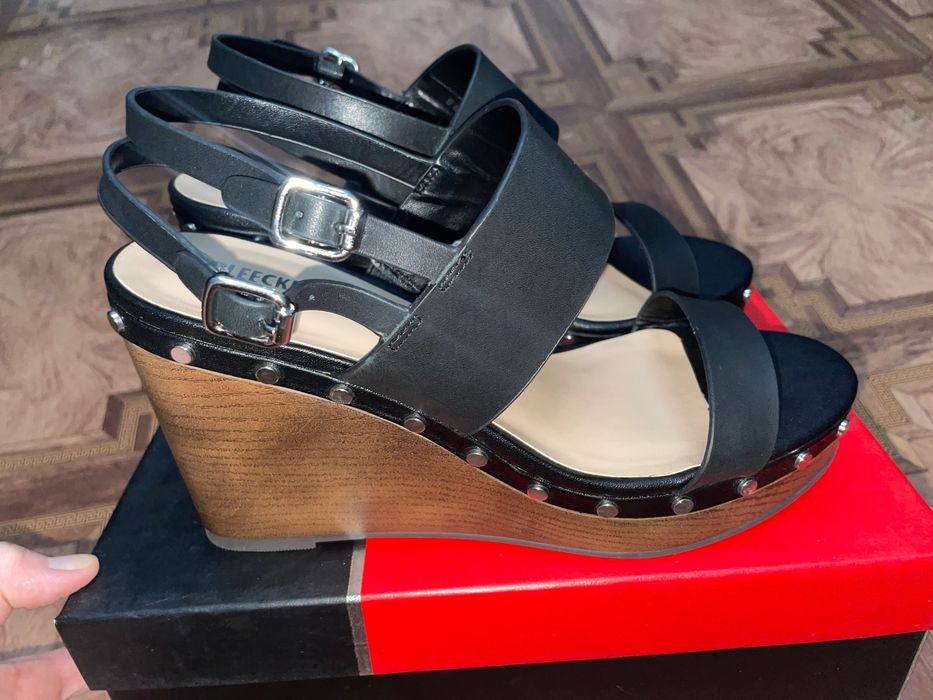 Новые кожаные босоножки на танкетке из настоящего дерева