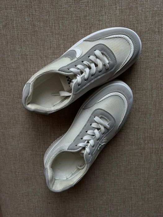 Женские кроссовки