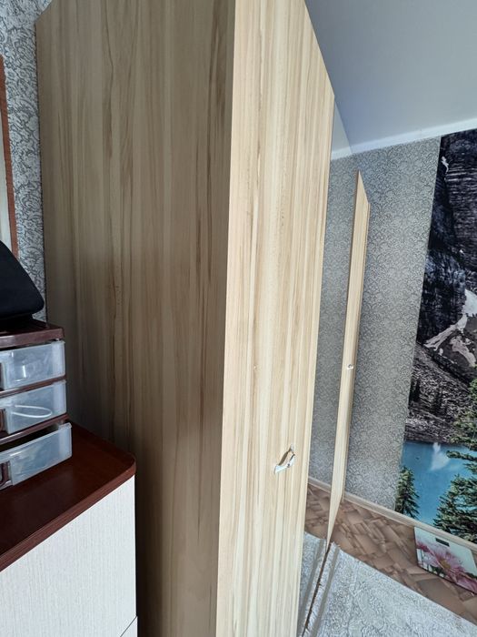 продаем большой шкаф как новый