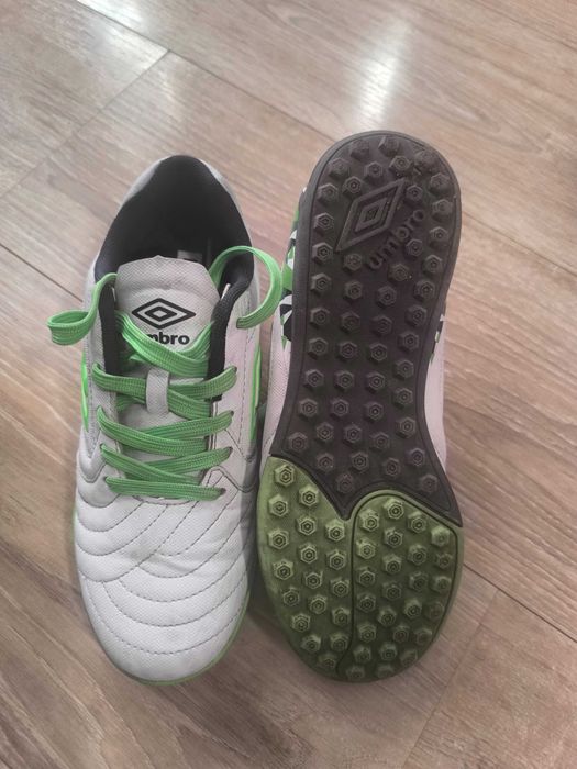 Детски стоножки футболни обувки Umbro 35номер