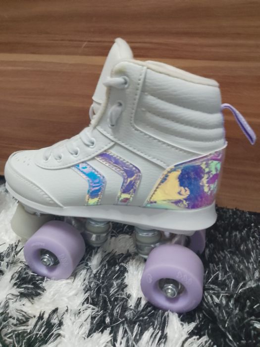 Vând role copii cele roze nr 26-29 cele albe 28-33