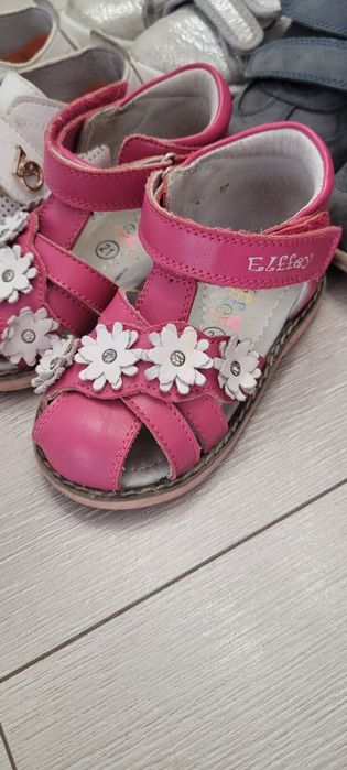 Обувь на девочку (ботинки, кеды, сандали)