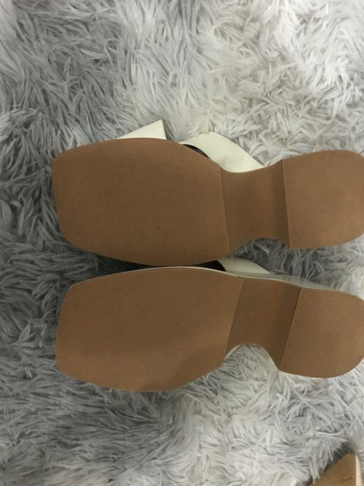 Продам 2 пары обуви