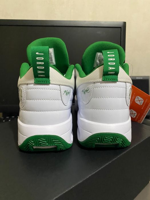 Nike JORDAN Aura Max 6