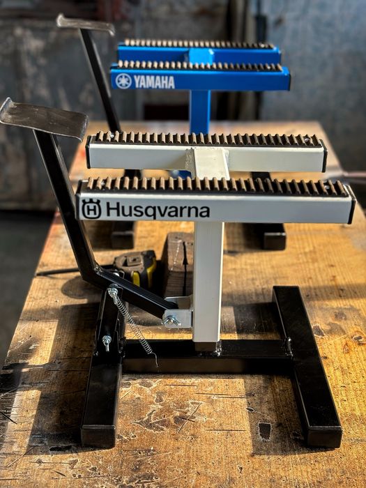 Стойка за кросов мотор